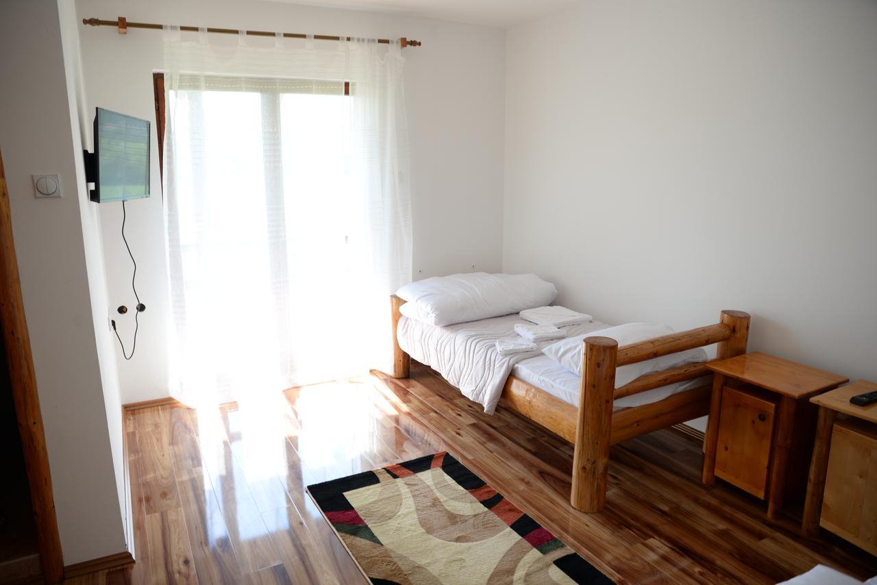 Motel Nacionalni Restoran Ognjiste Koruge Bagian luar foto